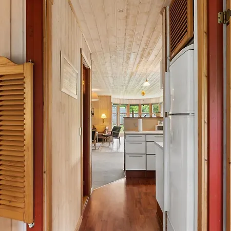 Linda - 600m From The Sea By Interhome