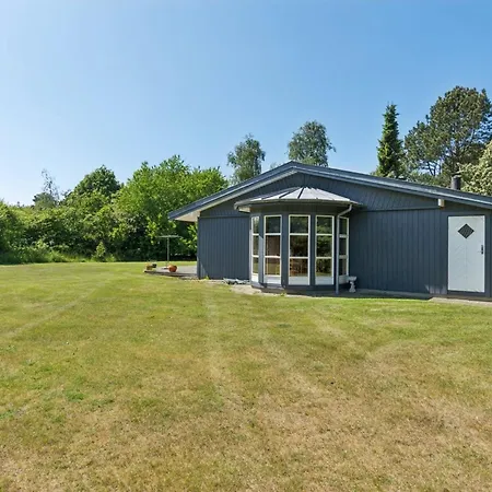 Linda - 600m From The Sea By Interhome